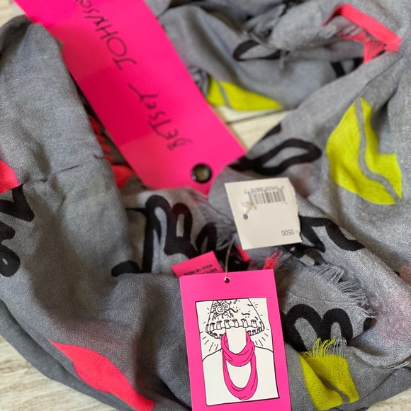 NWT Betsey Johnson Love And Lips Infinity Scarf - Picture 3 of 5